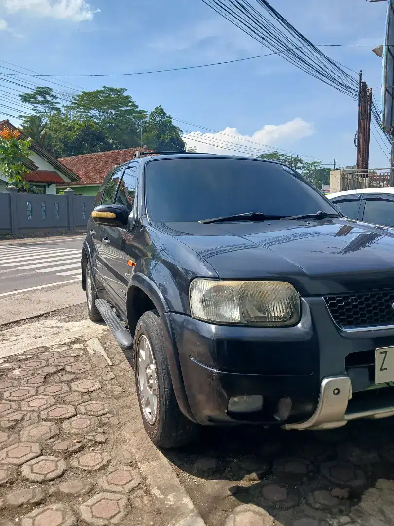 Mobil Ford Escape
