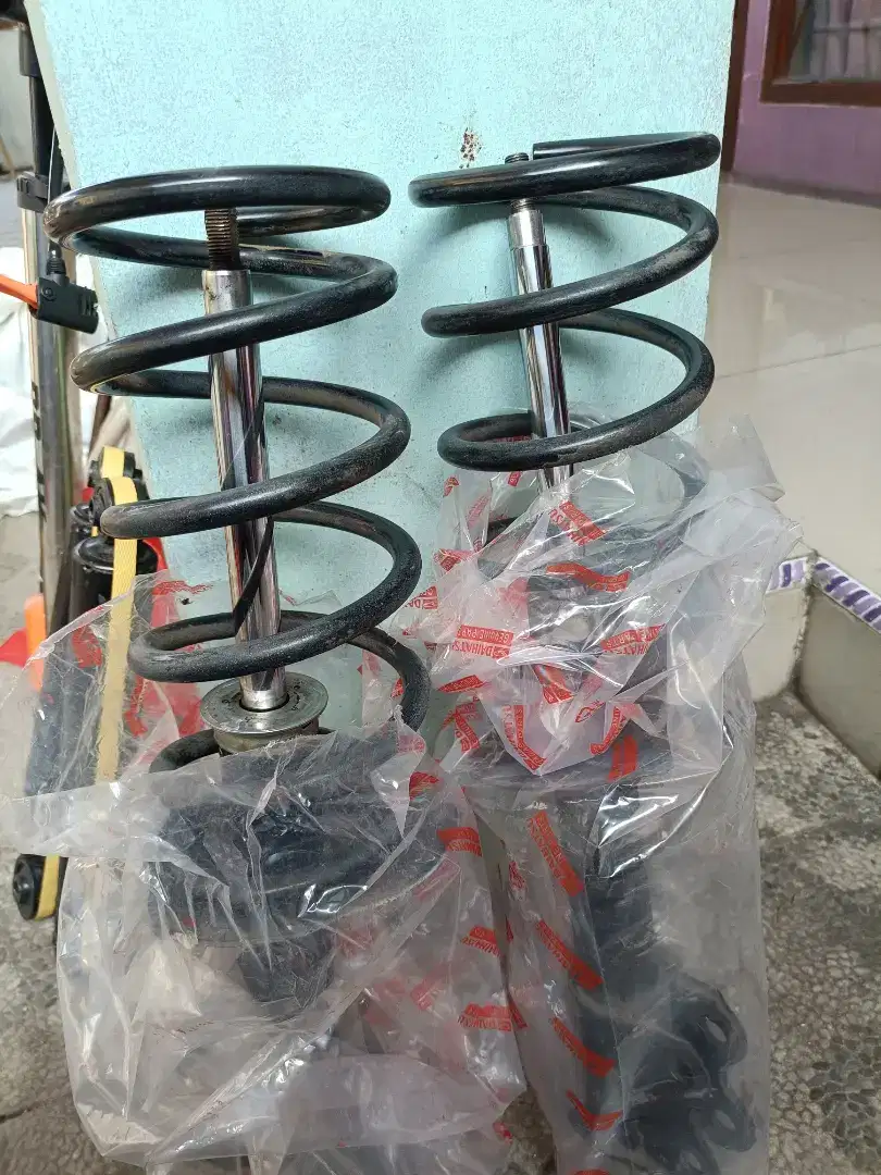 Shockbreaker depan belakang avanza