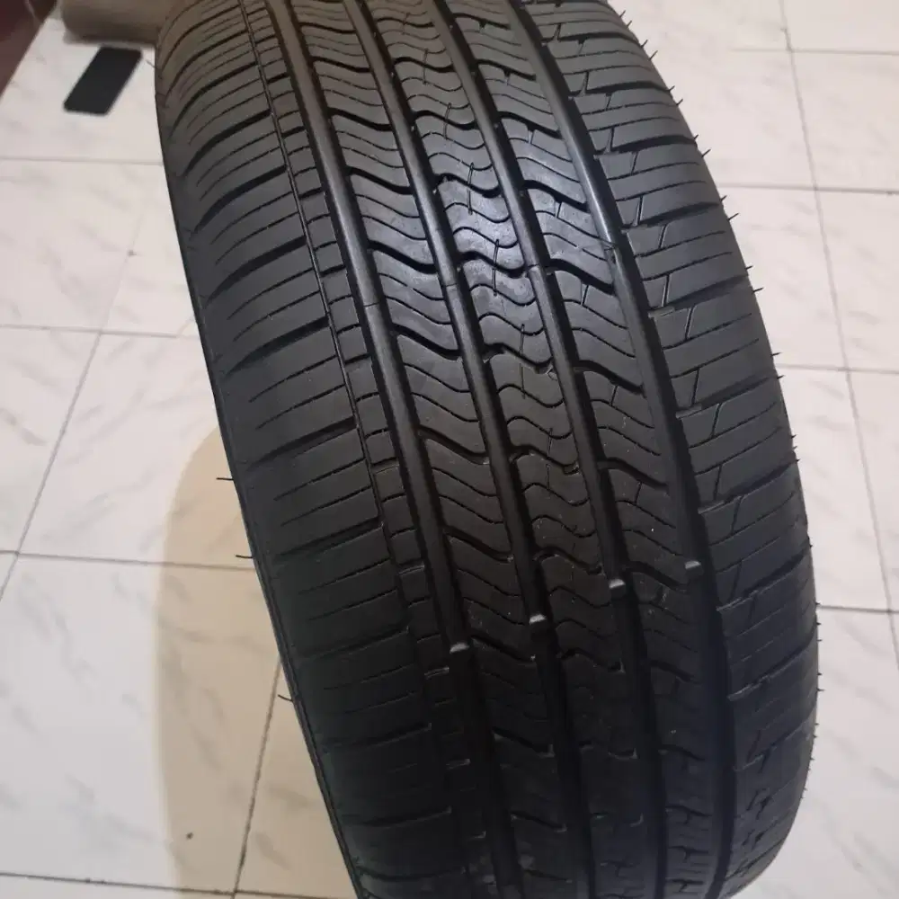 Ban 225 50 18 gt radial maxtaur masih like new ring 18