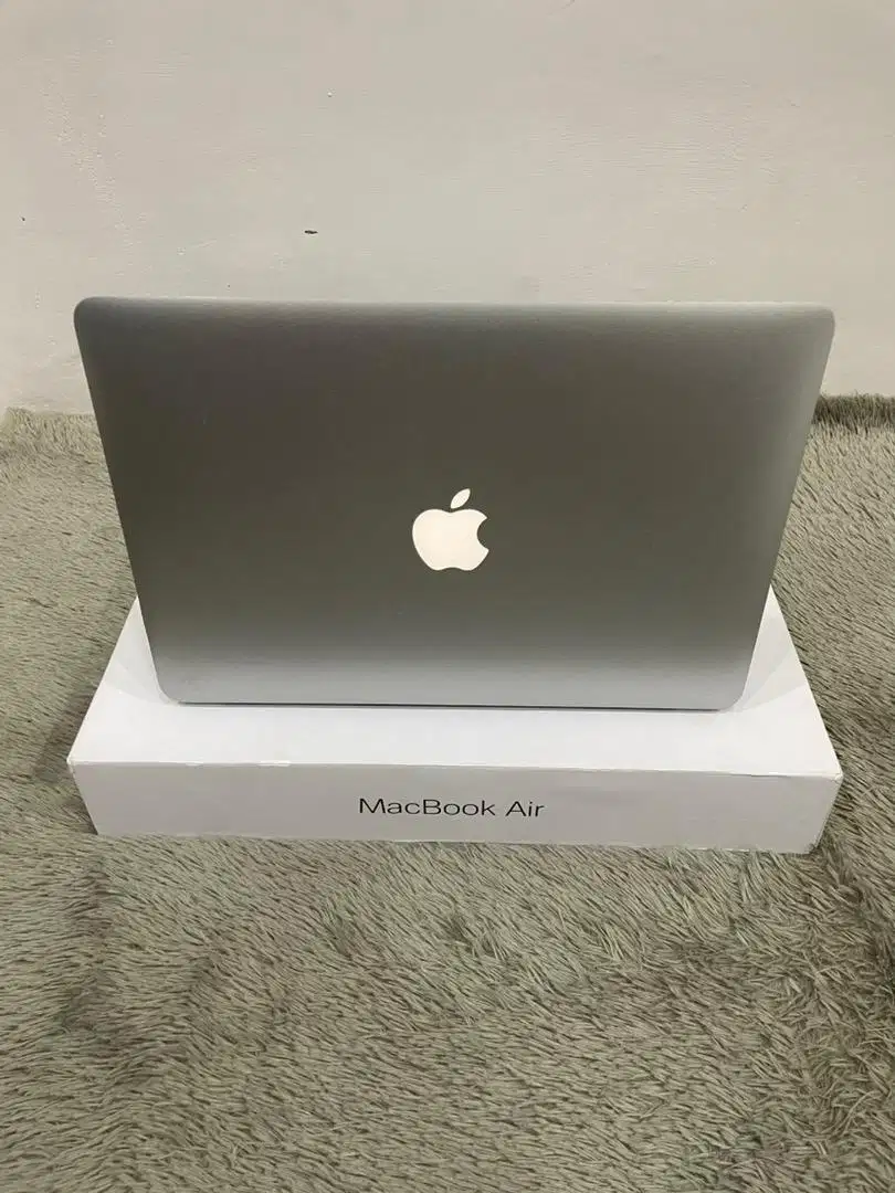 MacBook Air 2015 13inch 8/128 Core i5 lengkap