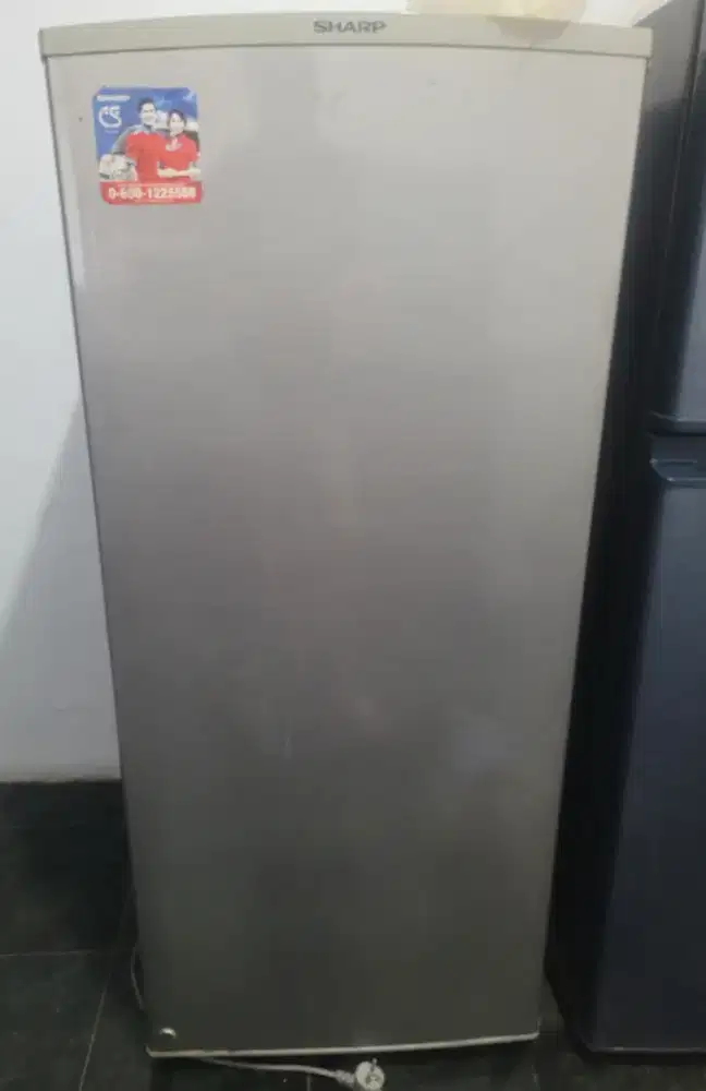 Freezer sharp 1 pintu mulus masih berfungsi bisa Nego