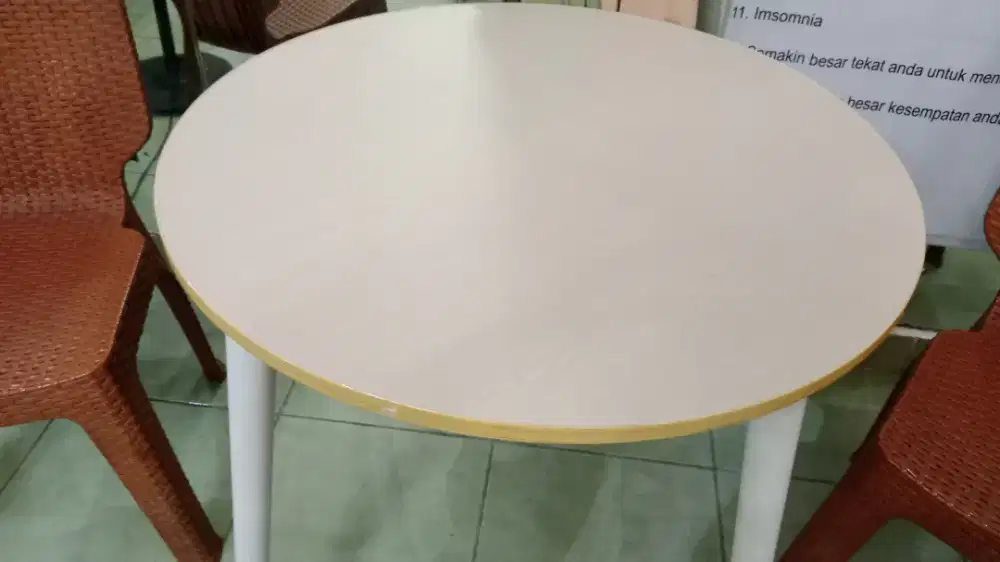 Meja bulat  diameter 80 x 75