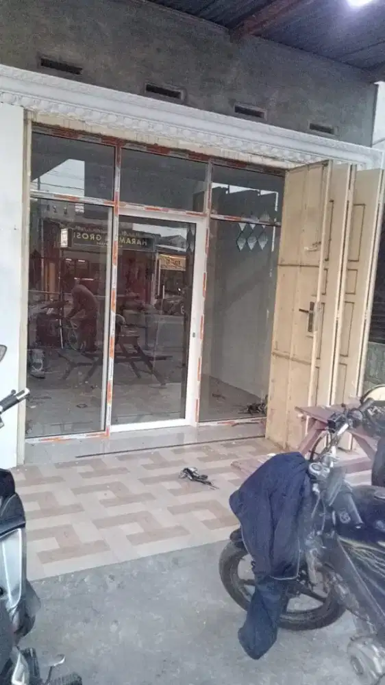 Pintu sekat partisi kaca