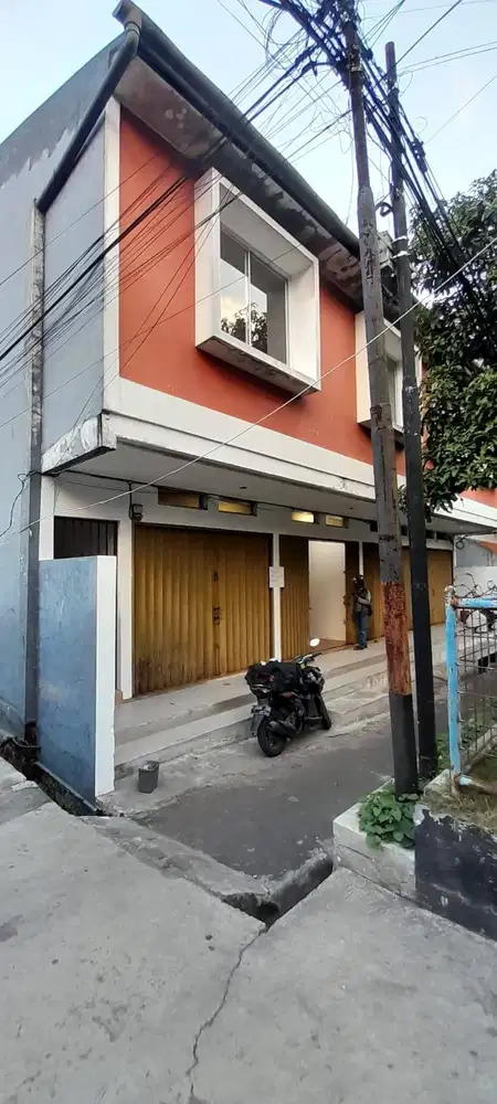 Disewakan Ruko tingkat 2 daerah Sariwangi cocok untuk usaha