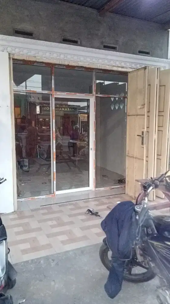 Pintu sekat partisi kaca