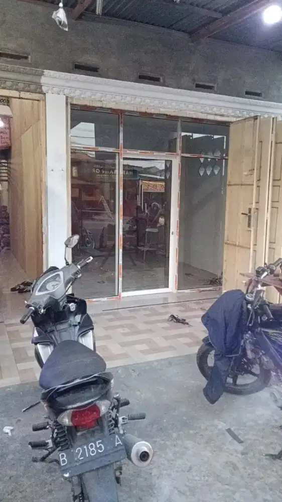 Pintu sekat partisi kaca