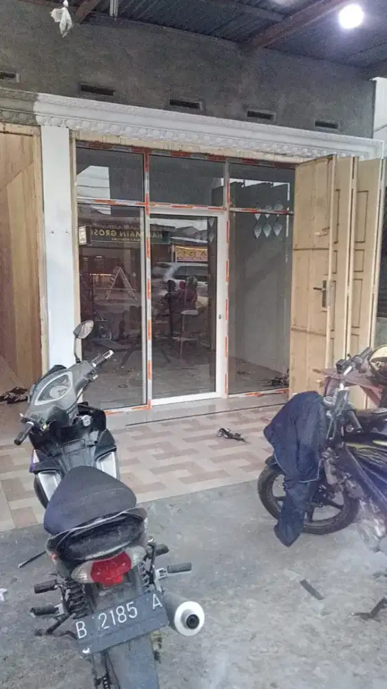 Pintu sekat partisi kaca