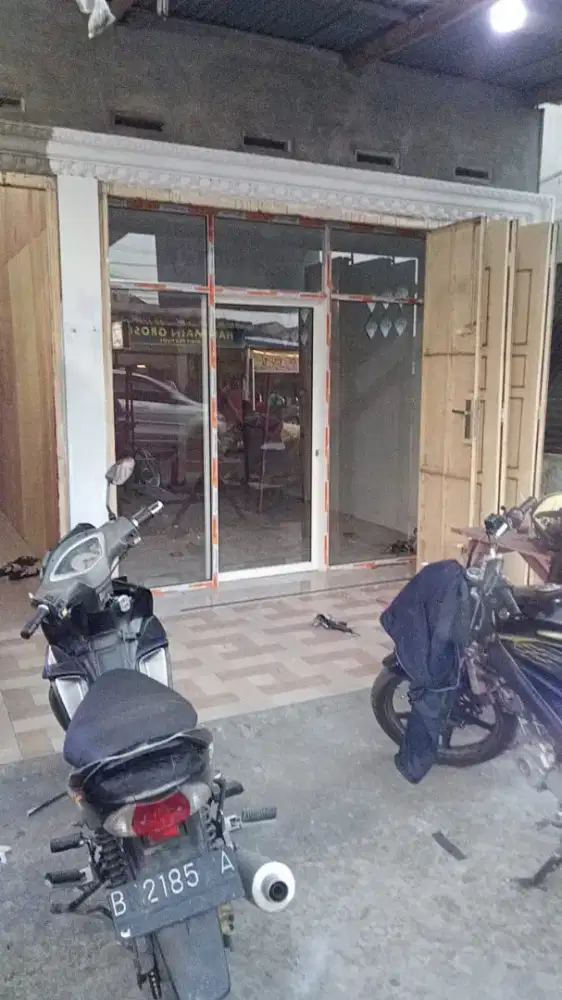 Pintu sekat partisi kaca