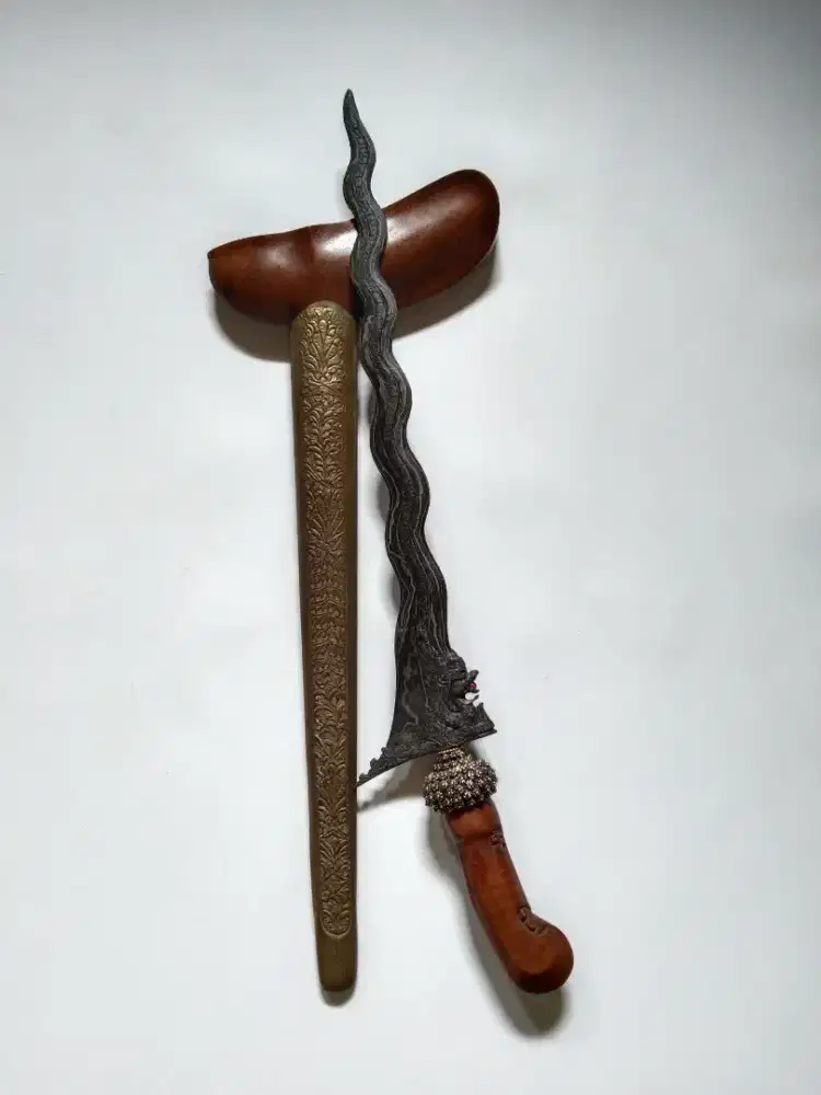 Keris Naga sasra Luk 13