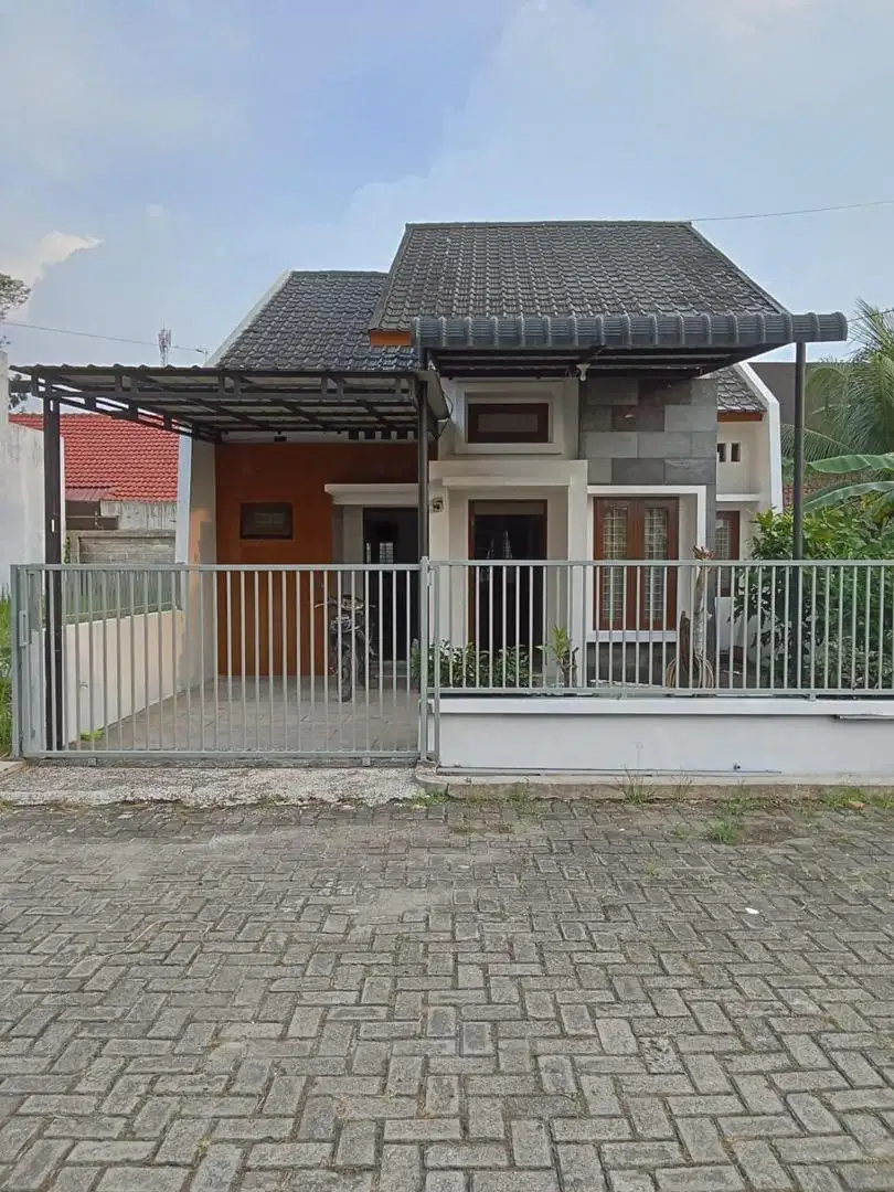 Disewakan rumah komplek puri tanjung sari pasar 1