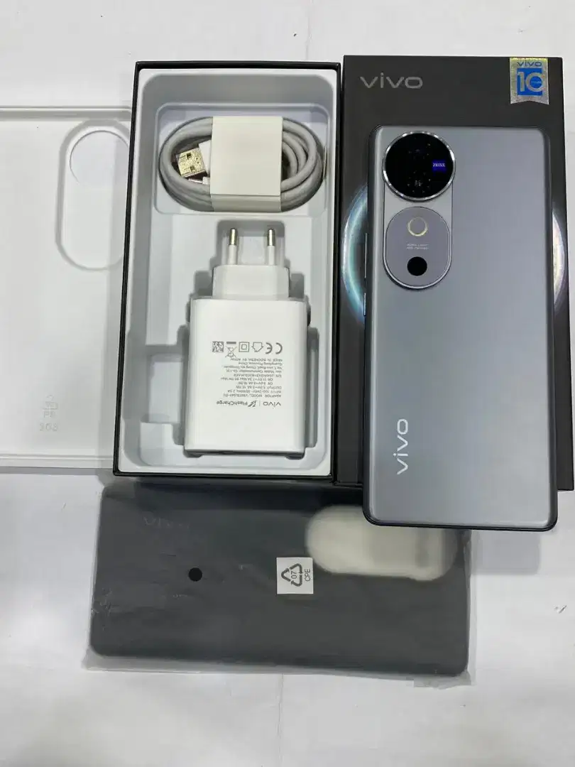 Vivo v40 5g ram 12/256gb mulus 99%