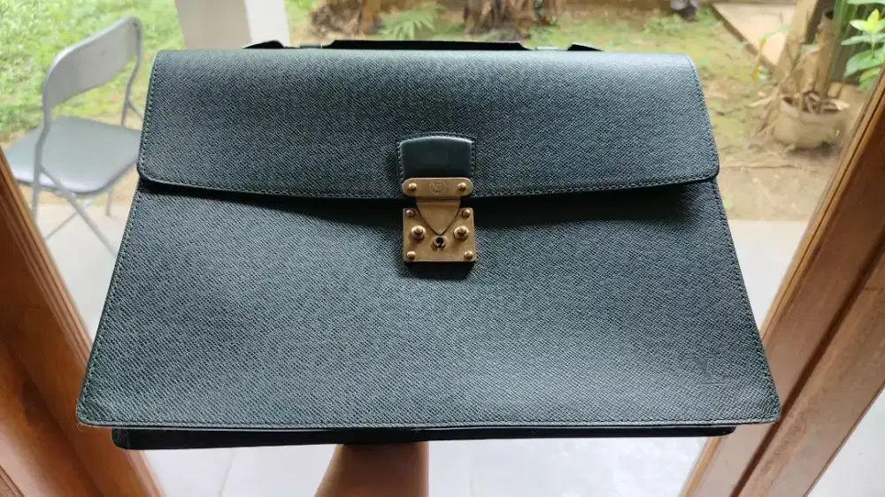 Authentic Louis Vuitton Taiga Briefcase