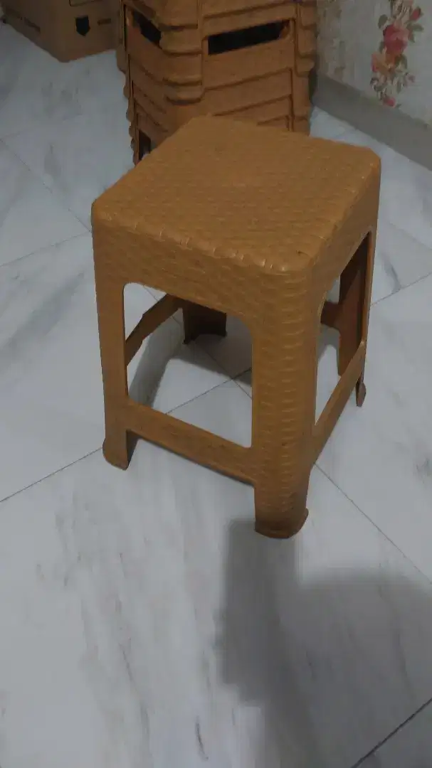 Kursi plastik kokoh