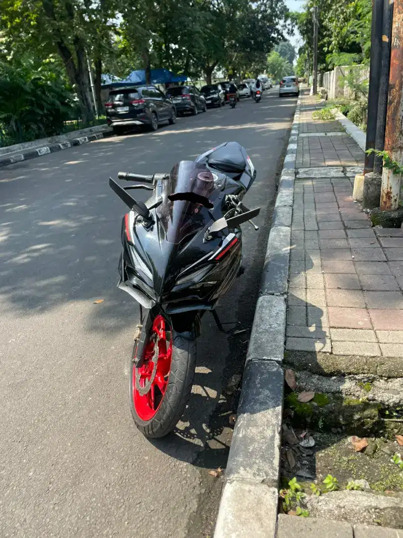 Honda CBR 150R 2022 Mulus Tangan Pertama