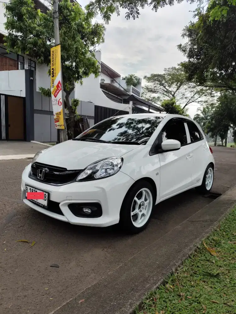 Low KM Honda Brio matic A/T 2017 putih