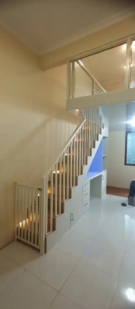 Mezzanine lantai tingkat penambah kamar / ruangan
