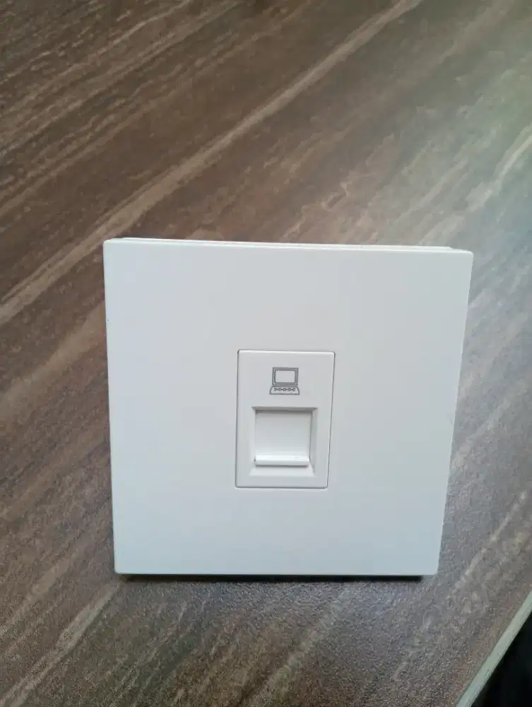 Stop Kontak Jaringan (Network Outlet) atau Stop Kontak RJ45