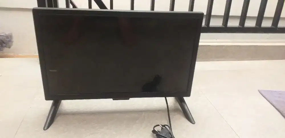 TV LED/pesawat LCD 17 inci