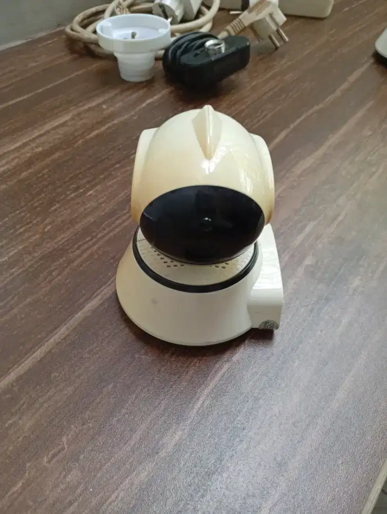 kamera CCTV atau kamera keamanan WiFi