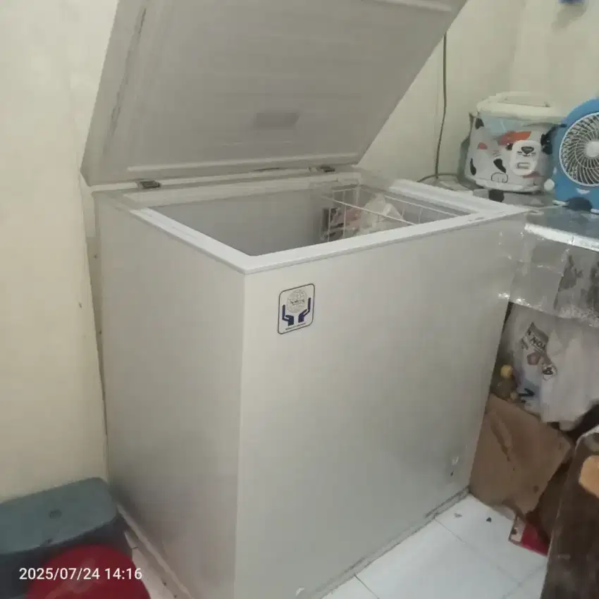 Dijual Cepat Freezer Box Electrolux 200 liter