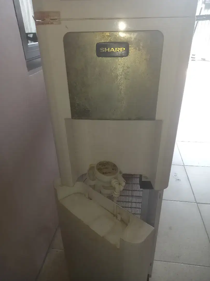 Dispenser Sharp galon bawah
