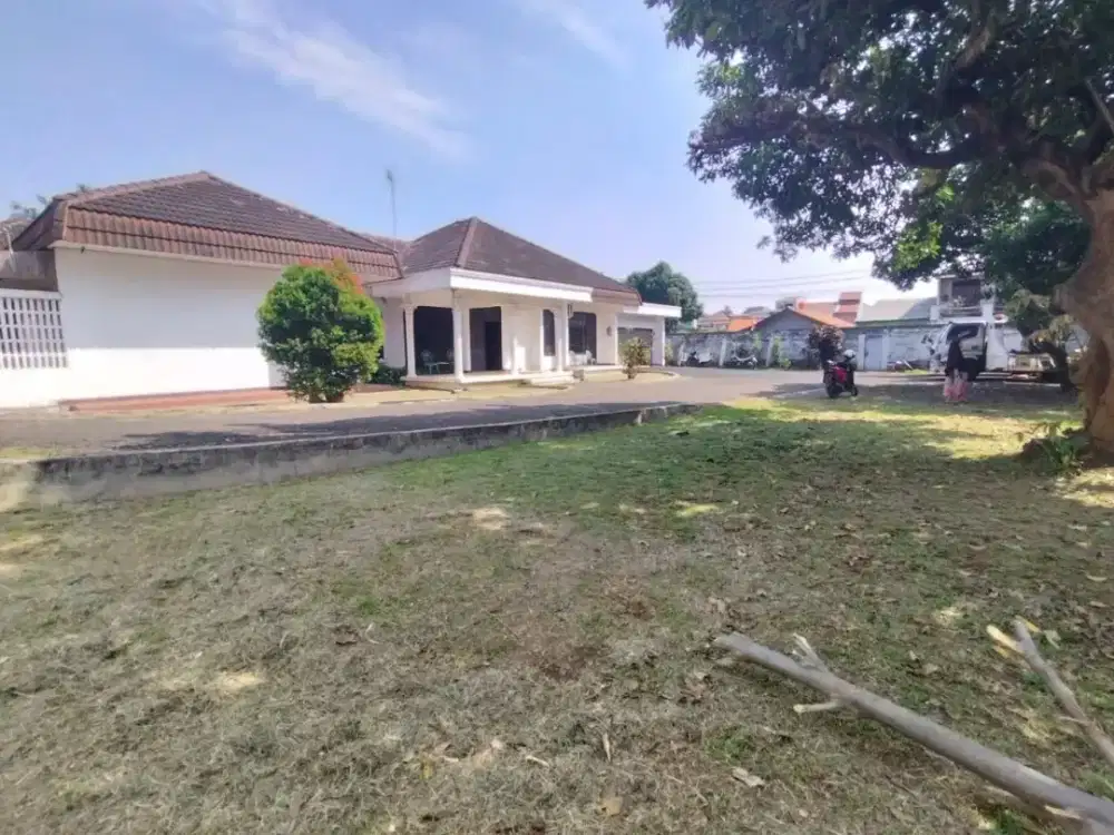 DIJUAL: Rumah + Tanah 1800 m² Pinggir Jalan Kalimalang