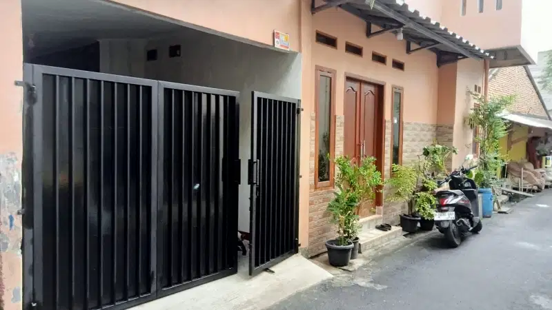 Rumah 2 Lantai  dijual cepat di Peta Selatan, Kalideres-Jakarta Barat