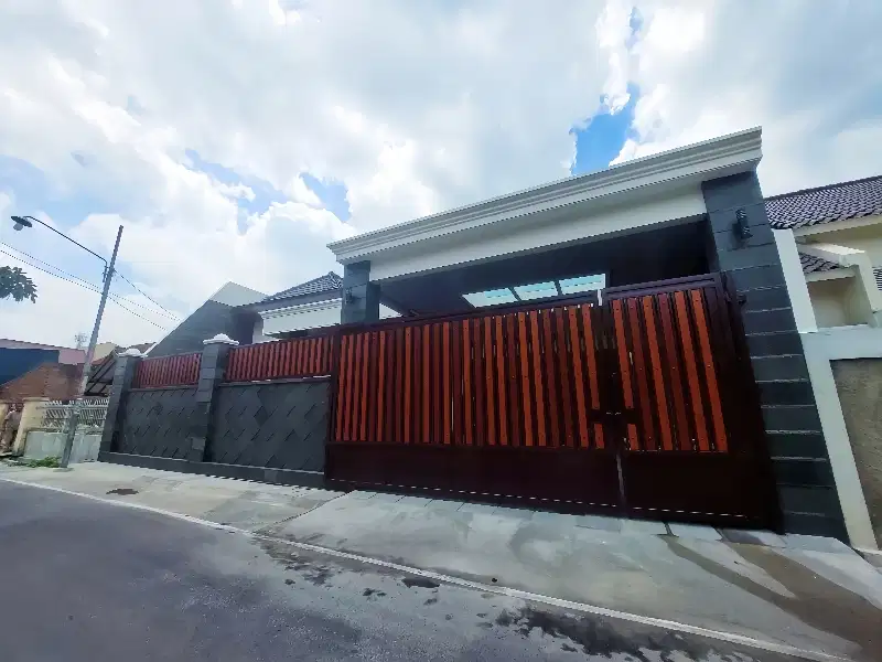 rumah baru mewah siap huni tengah kota solo di stadion manahan