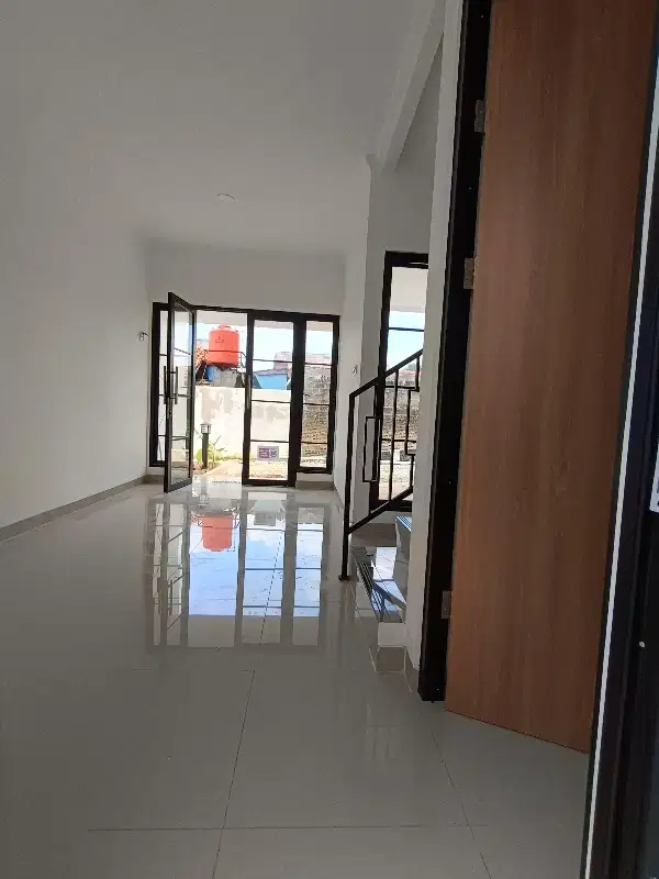 Dijual Rumah 2 Lantai Dekat Tol Cijago