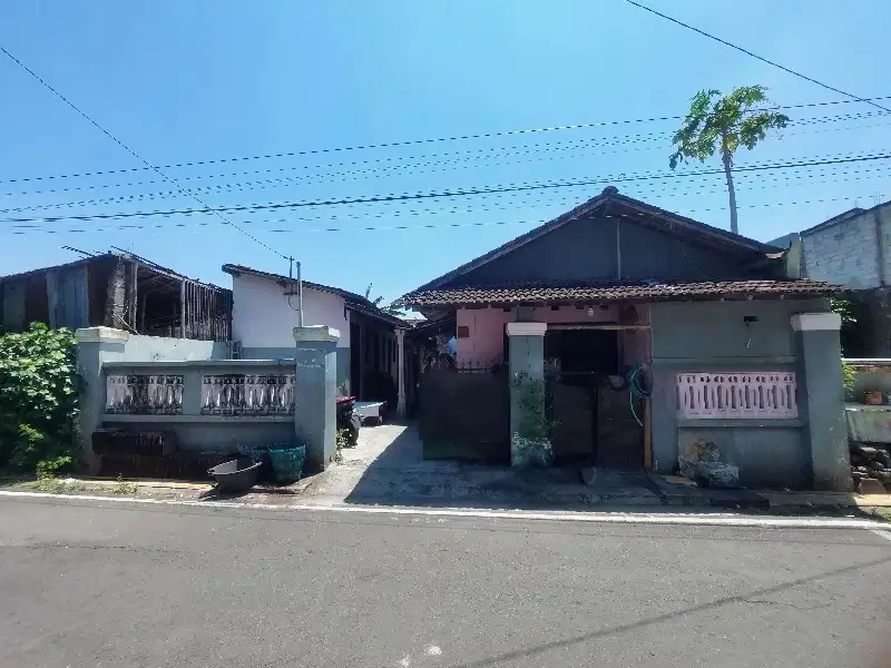rumah kost aktif dekat kampus area bisnis di joyontakan solo luas 264m