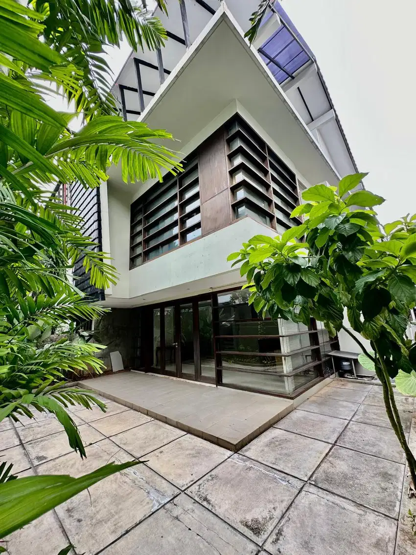 Rumah 3 lantai di Kemang, Jakarta Selatan