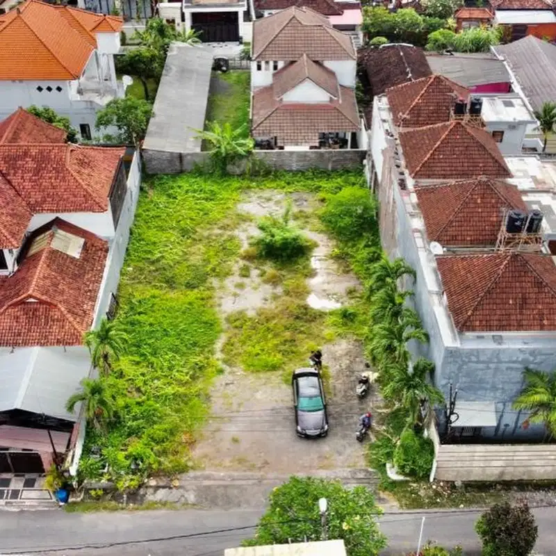 LAHAN TENGAH KOTA DI KAWASAN KOMERSIAL RENON, DENPASAR - BALI
