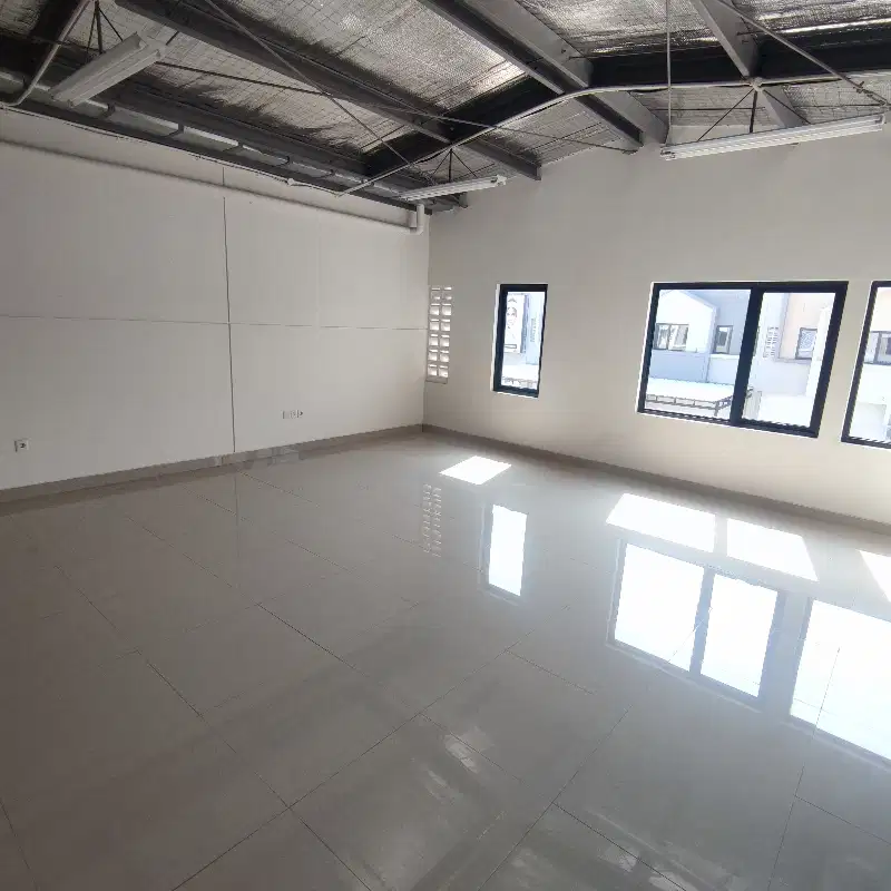 GUDANG TAMAN TEKNO BSD ADA MEZZANINE 2 LT RAPI BISA SEWA 1 ATAU 2 UNIT