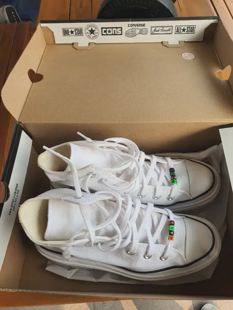 Sepatu converse putih