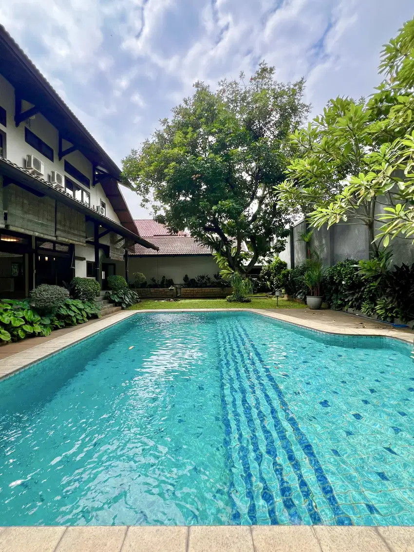 Rumah 2 lantai di Kemang, Jakarta Selatan