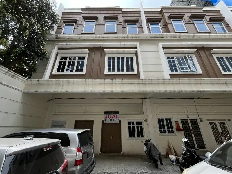 Rumah di Komplek Perbatasan Palace