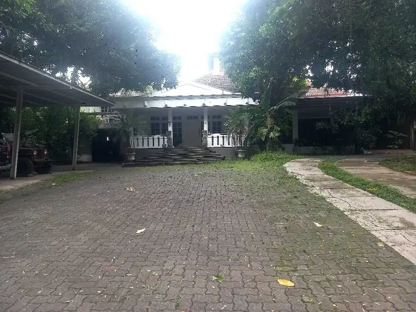 Dijual Rumah Luas Lokasi di Jl. S. Parman Semarang
