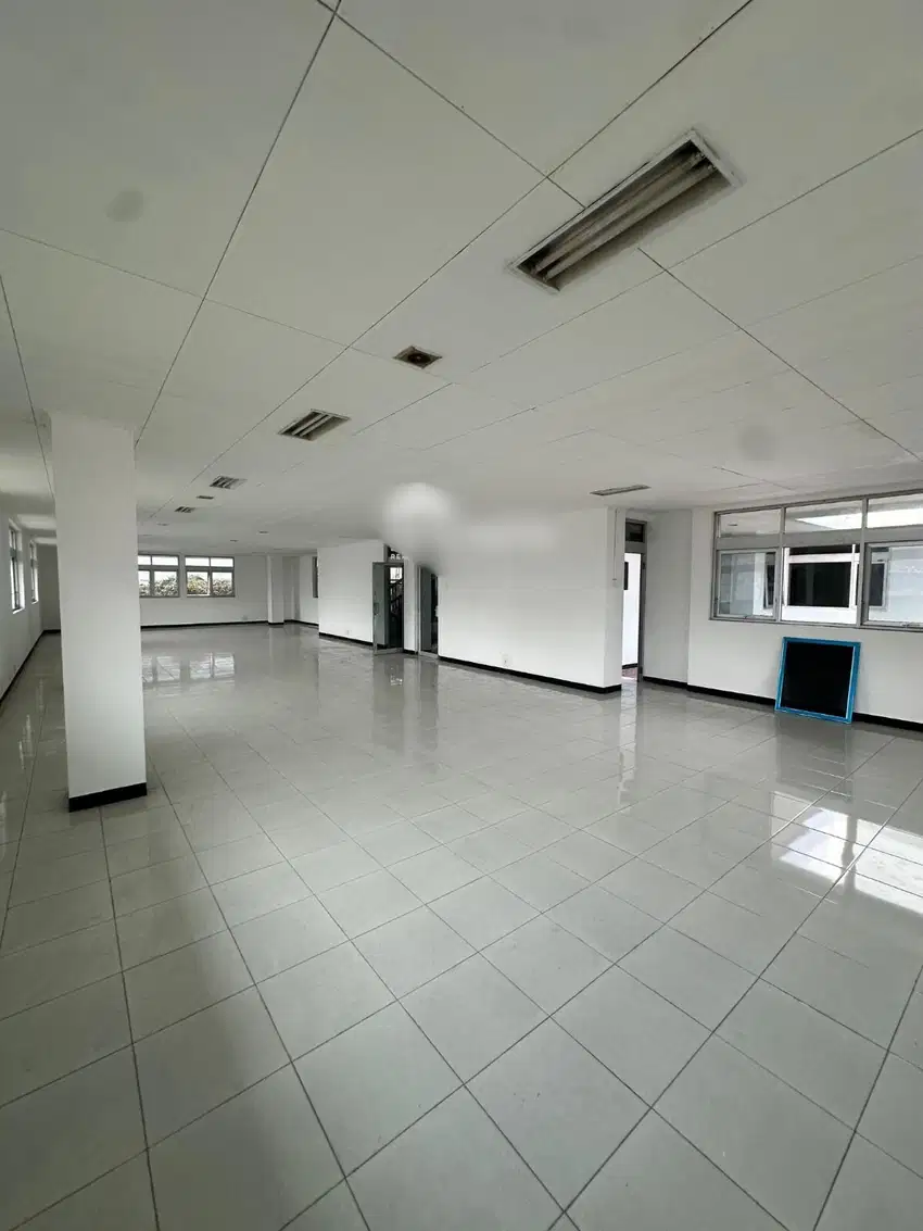 DiJual gudang gunung sahari , lb 2600m2 , lt 1319m2 . Harga 38 m nego