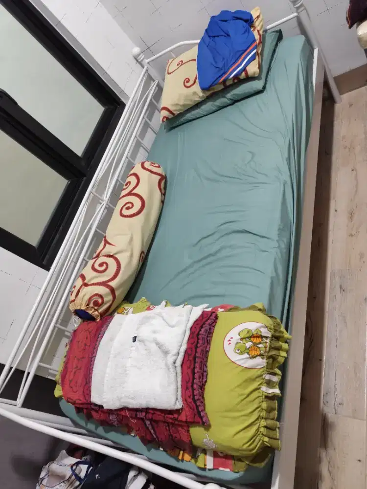 Ranjang besi + kasur