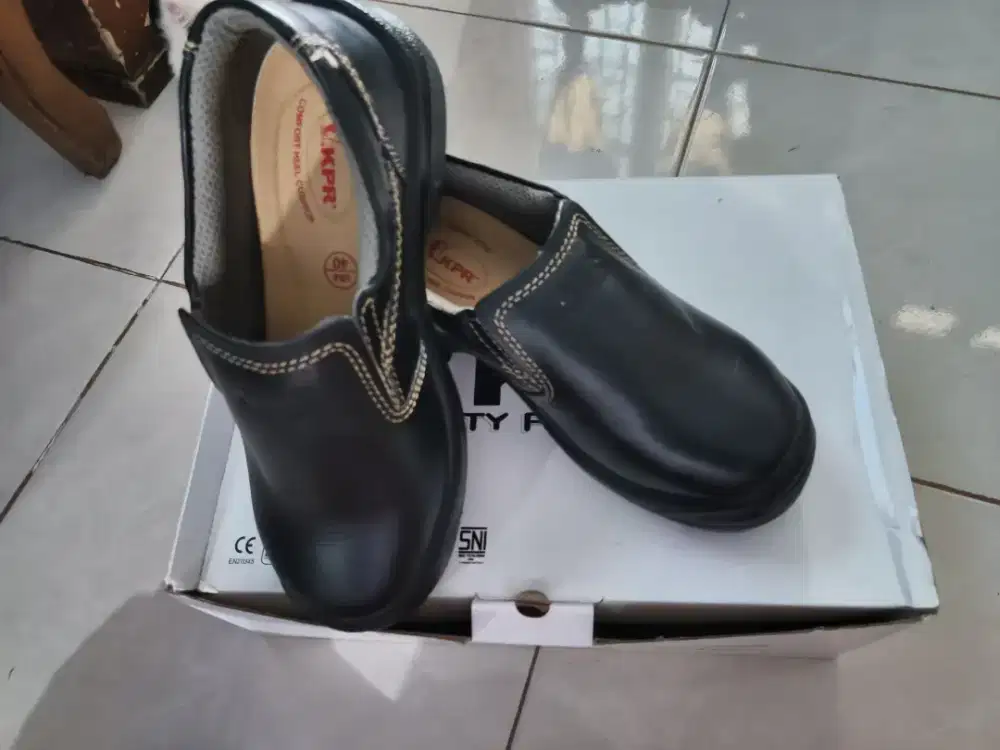 Sepatu safety merk KPR