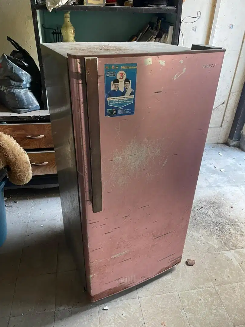 Kulkas Sharp Pink