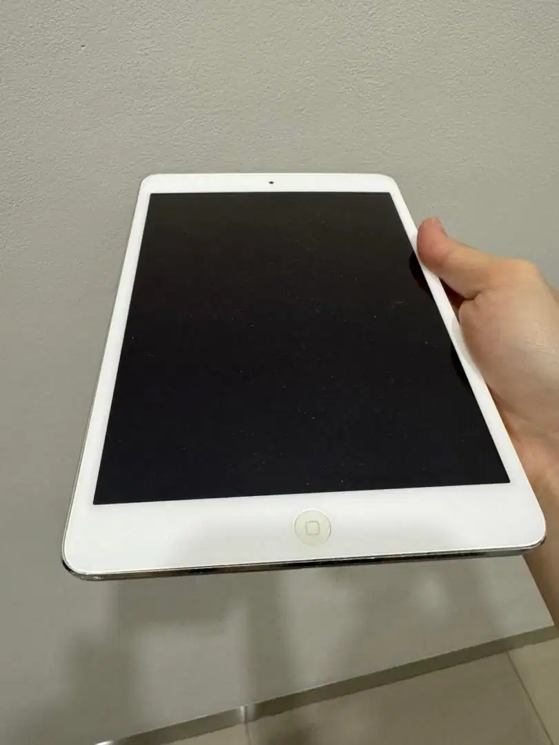 DIJUAL  IPAD  MINI  2  BEKAS  (hanya ipad)