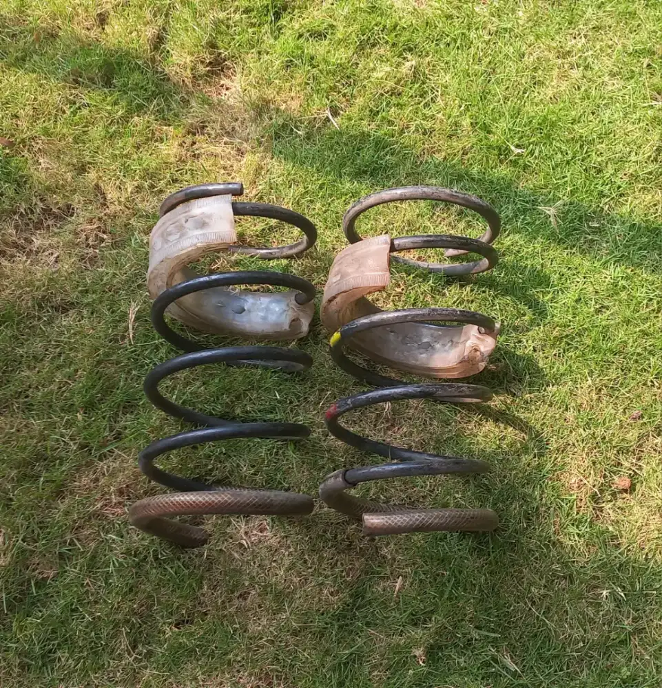 Per Depan Serena C24 sisa 2 jari