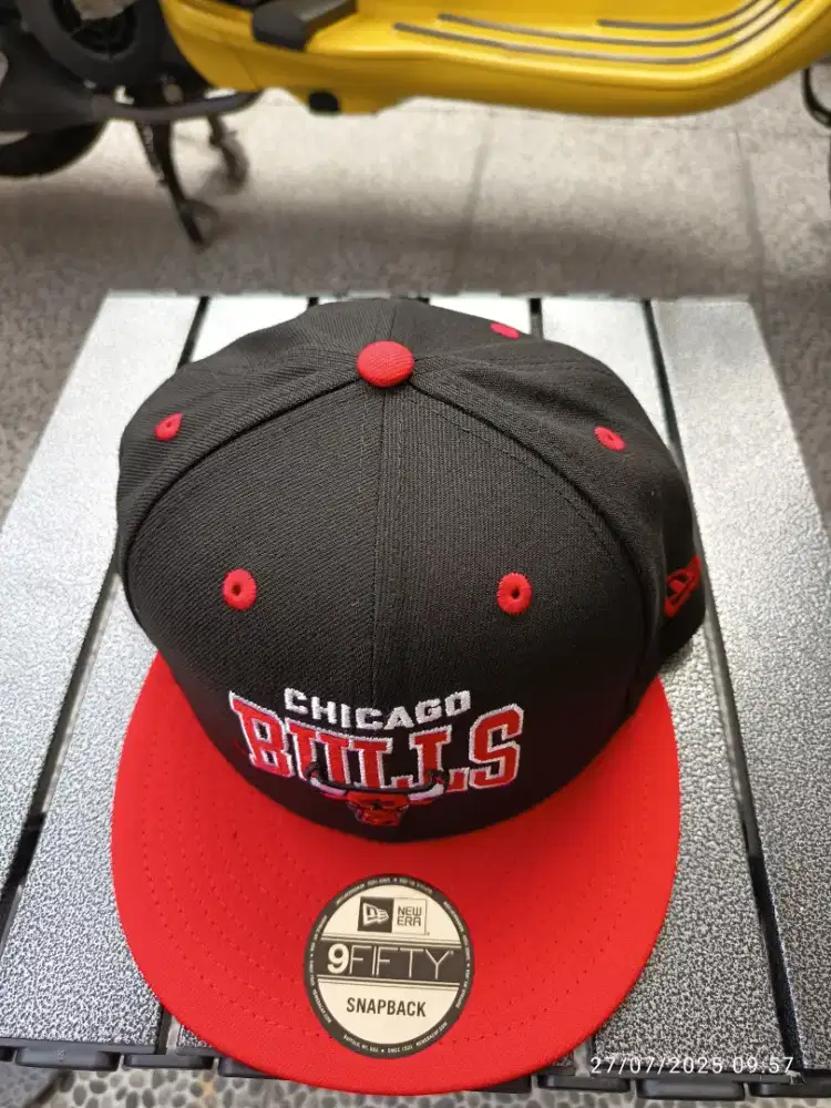 Topi New Era Men 9Fifty Chicago Bulls 2 Tone Pro Arch Snapback
