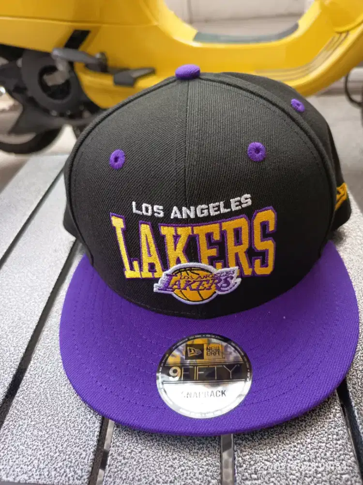 Topi New Era Men 9Fifty Los Angeles Lakers 2 Tone Pro Arch Snapback