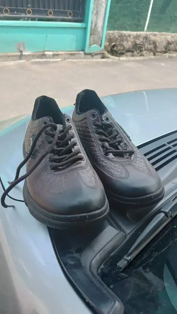 Sepatu fantofel coklat
