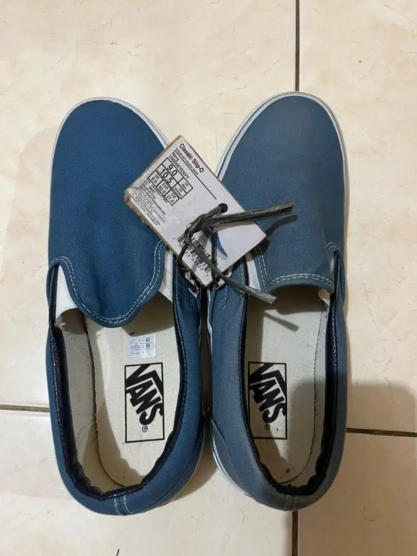 Sepatu Vans Slip On size 42