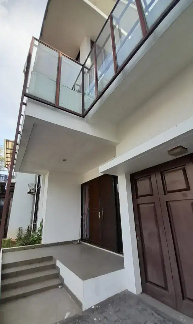 Dijual Rumah 2 Lt Cluster Elite Asia Tropis Harapan Indah