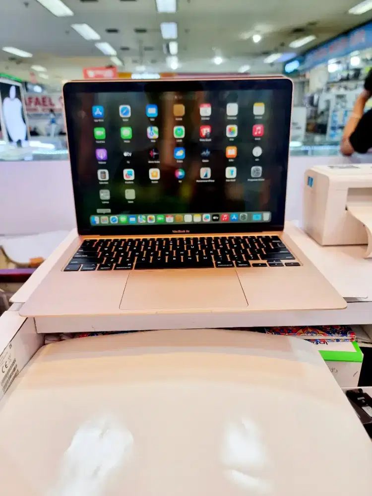 Macbook Air 2020 Retina ( 13 Inch ) Mulus Normal iBox
