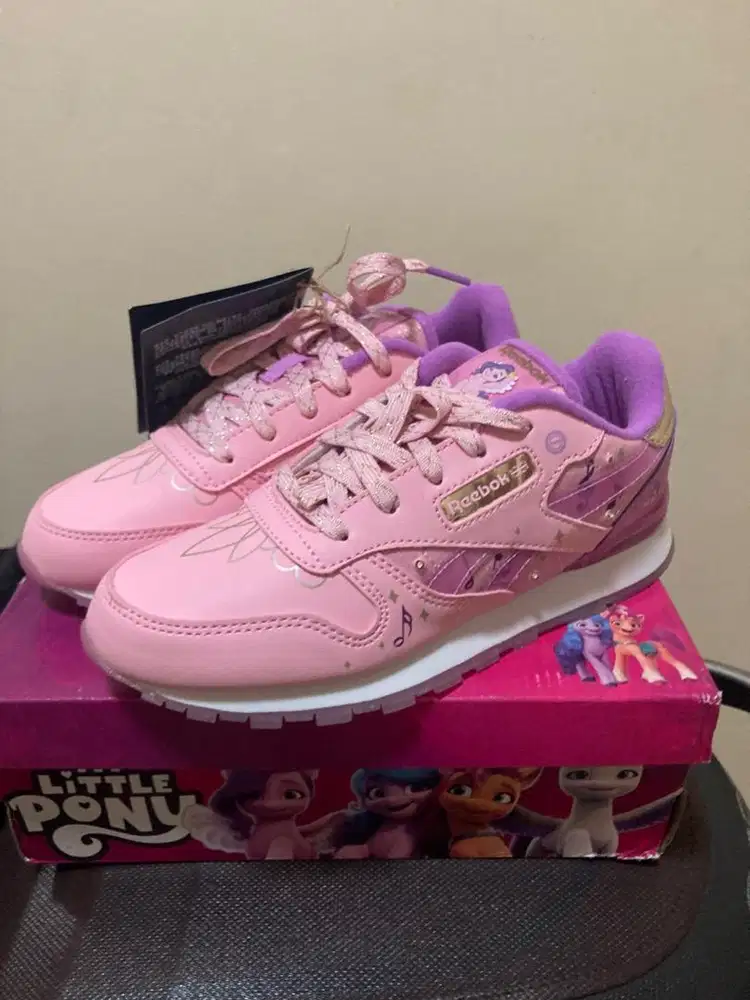 Sepatu Reebok Classic Leather Step & Flash